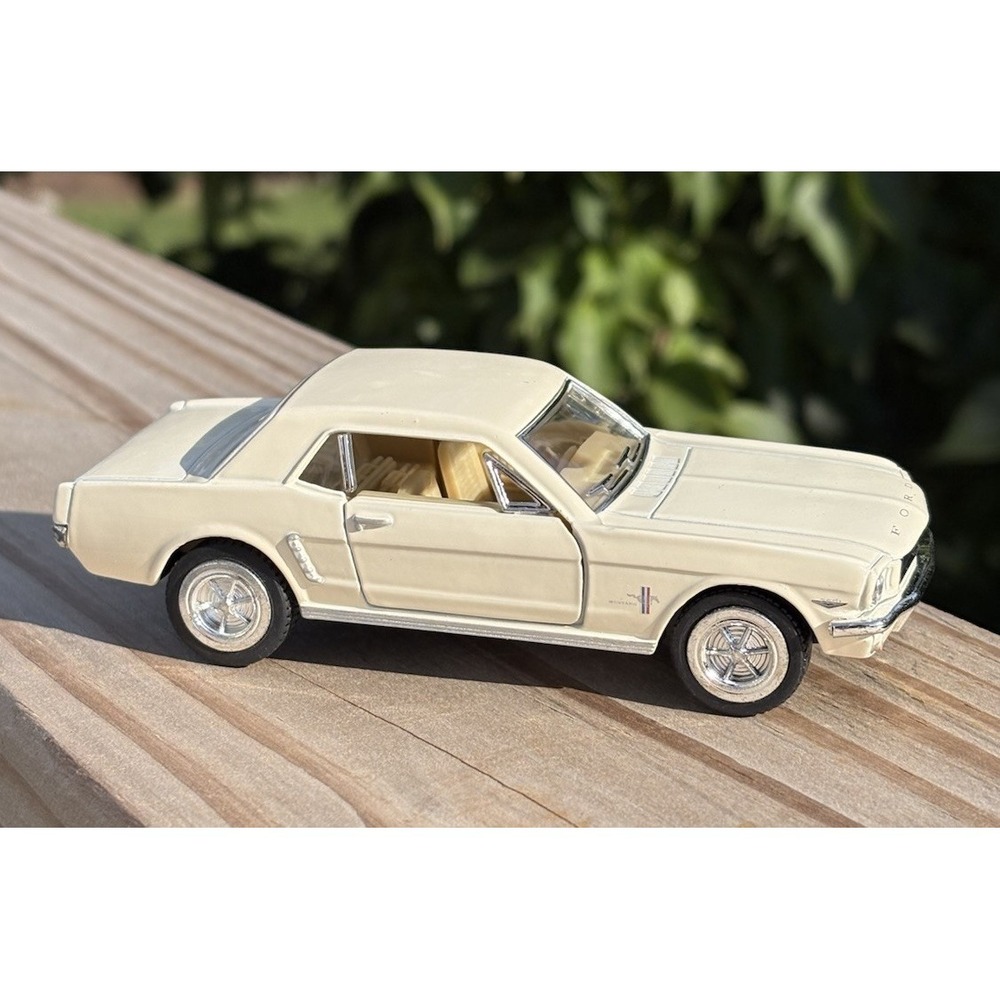 New Kinsmart 1964 Ford Mustang 1:36 Diecast White Cream Pullback KT5351D - Picture 6 of 10